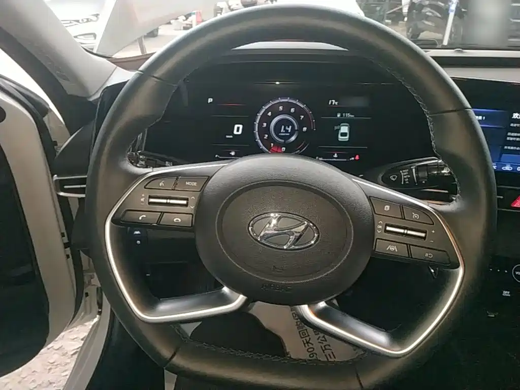 Hyundai Elantra — миниатюра 11