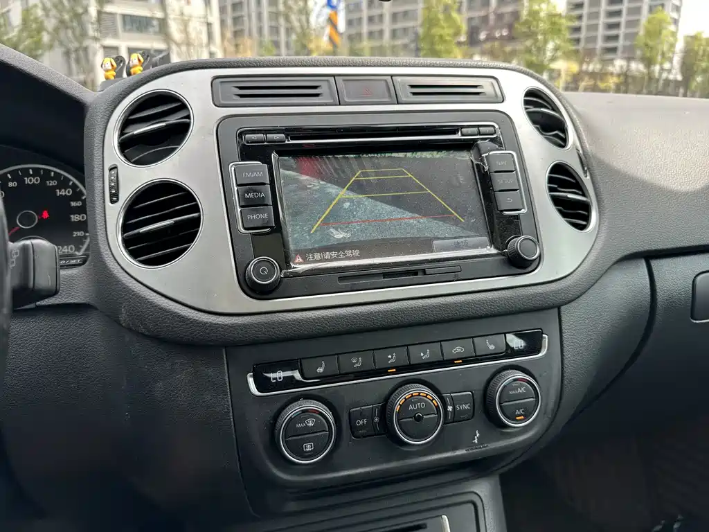 Volkswagen Tiguan — миниатюра 14