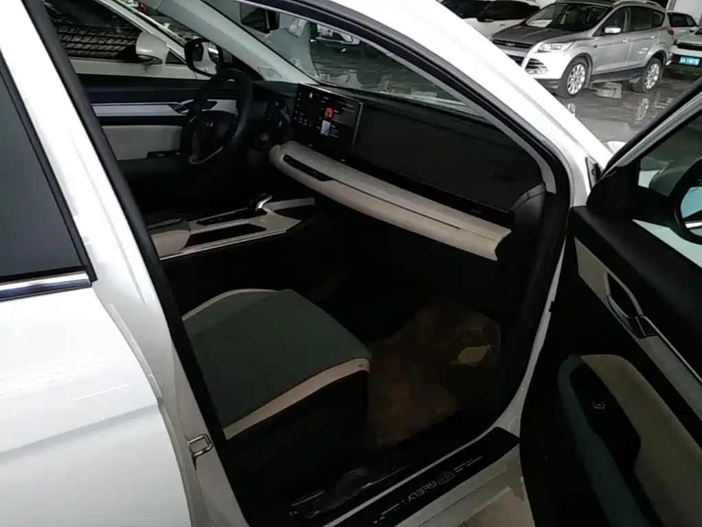 Geely L HiP — миниатюра 25