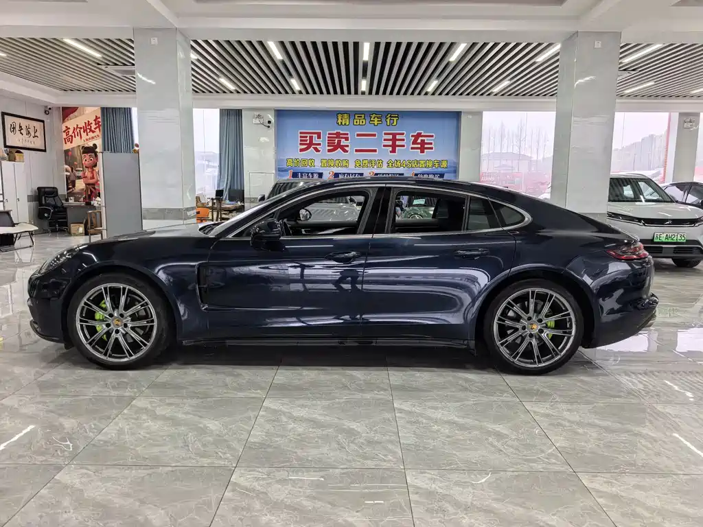 PORSCHE PANAMERA