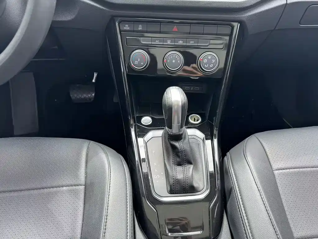 Volkswagen T-Roc — миниатюра 12
