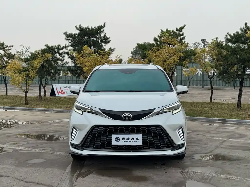 Toyota Granvia — миниатюра 2
