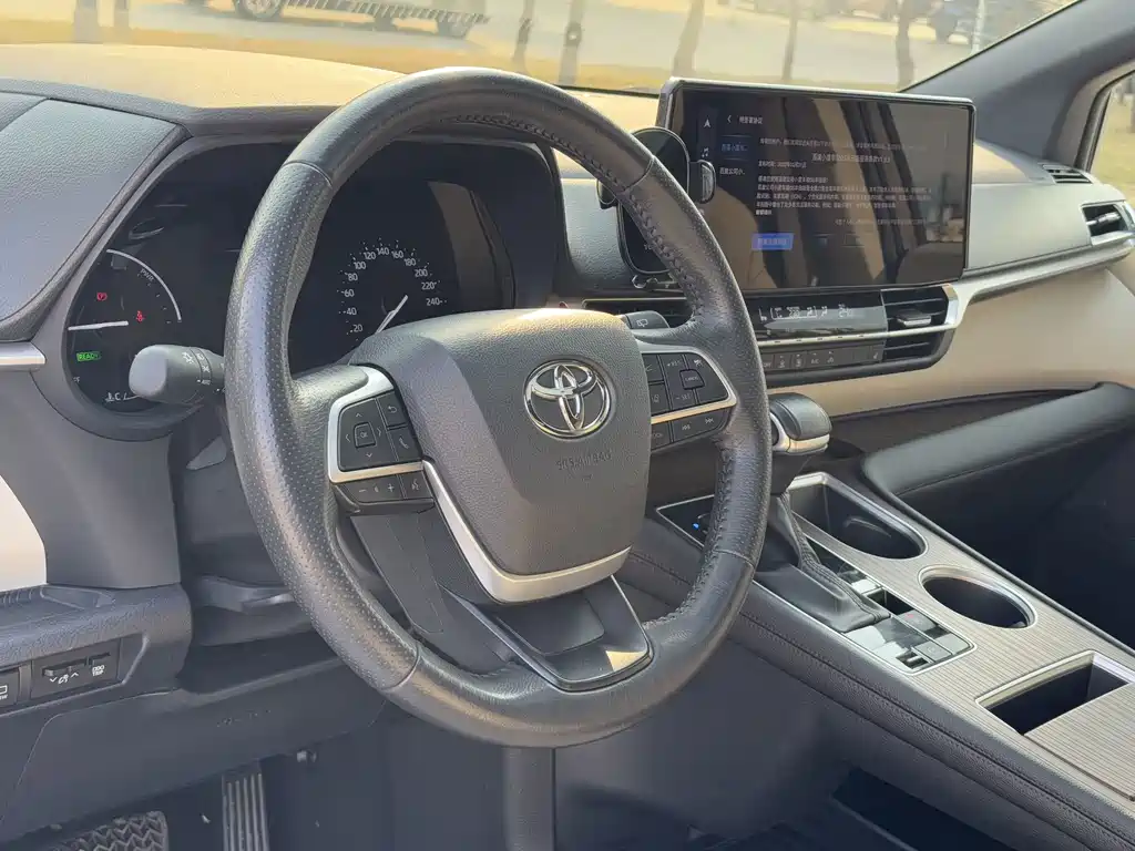 Toyota Granvia — миниатюра 6