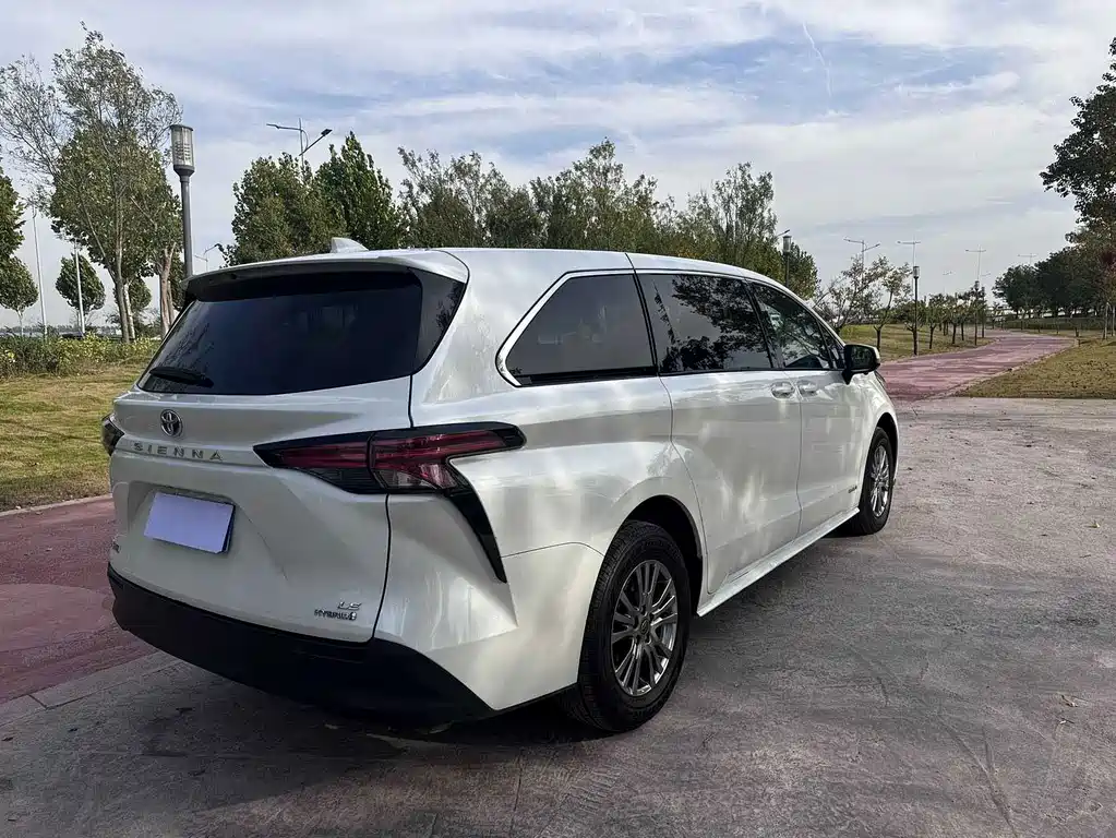 Toyota Sienna — миниатюра 10