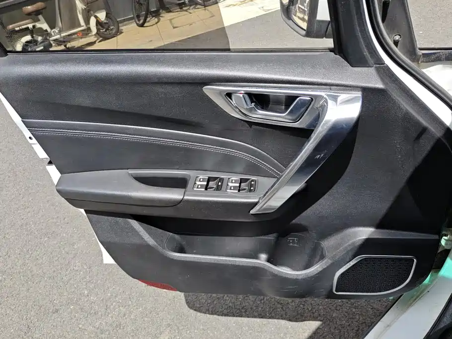 Geely Vision X3 — миниатюра 7
