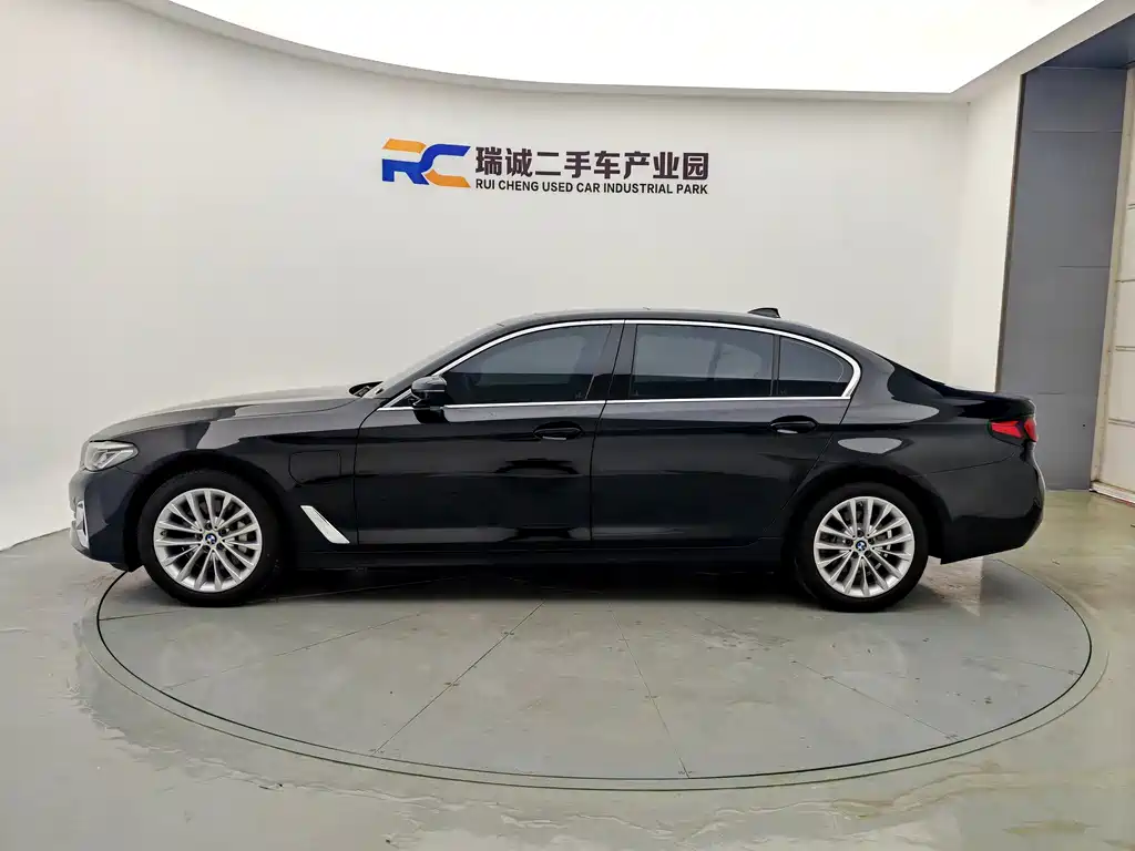 BMW 5 Series New Energy — миниатюра 3