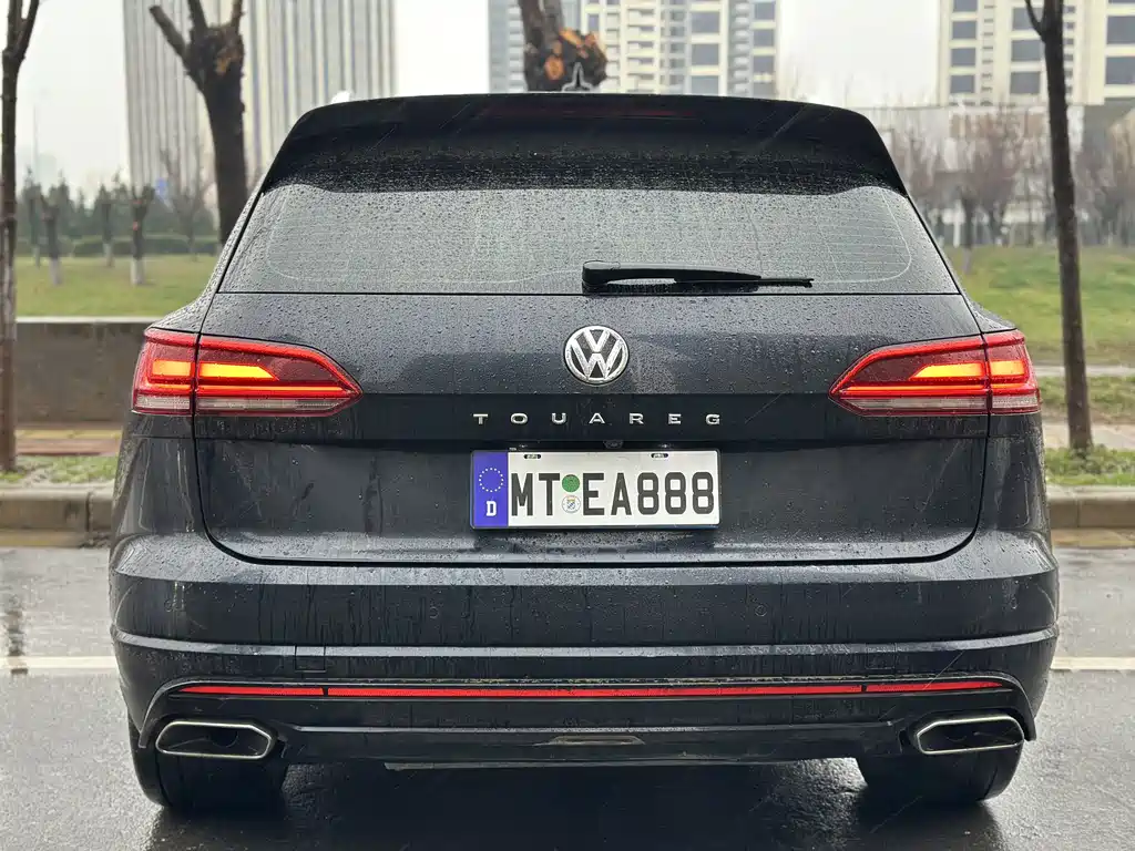 VOLKSWAGEN TOUAREG