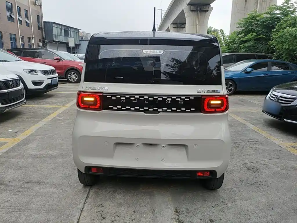 Wuling MINIEV — миниатюра 6