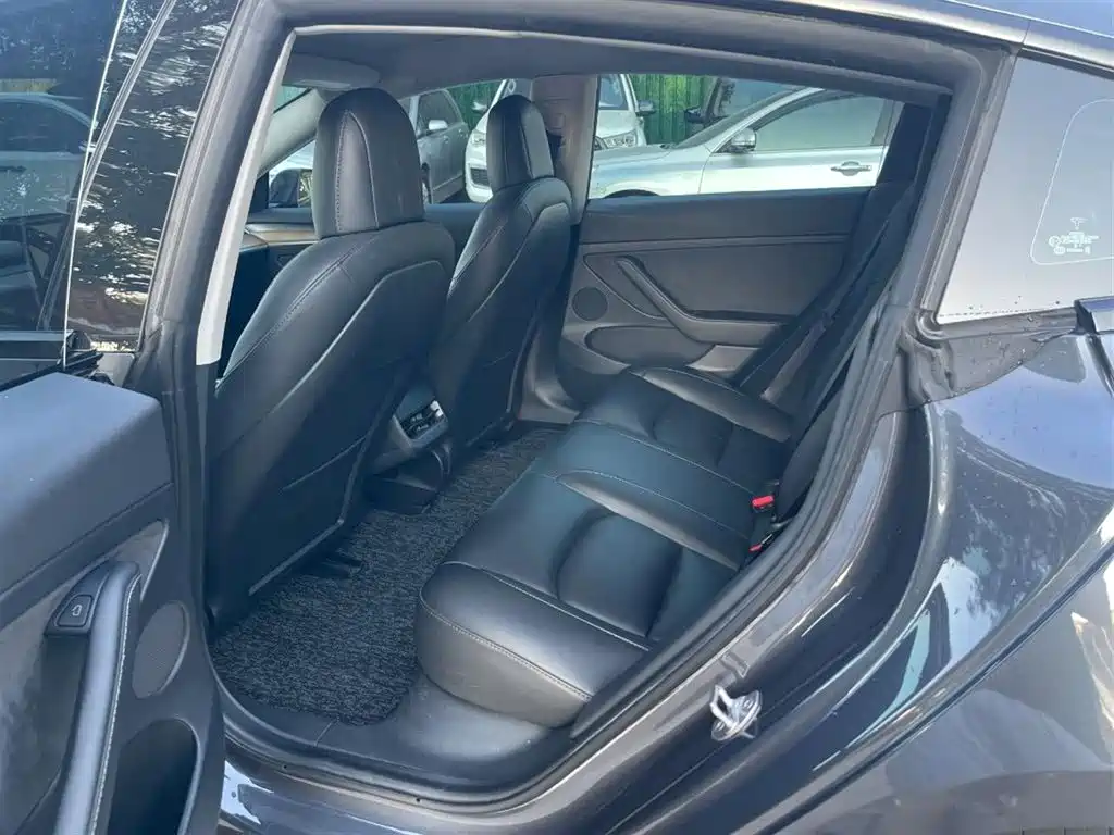 Tesla Model 3 — миниатюра 5