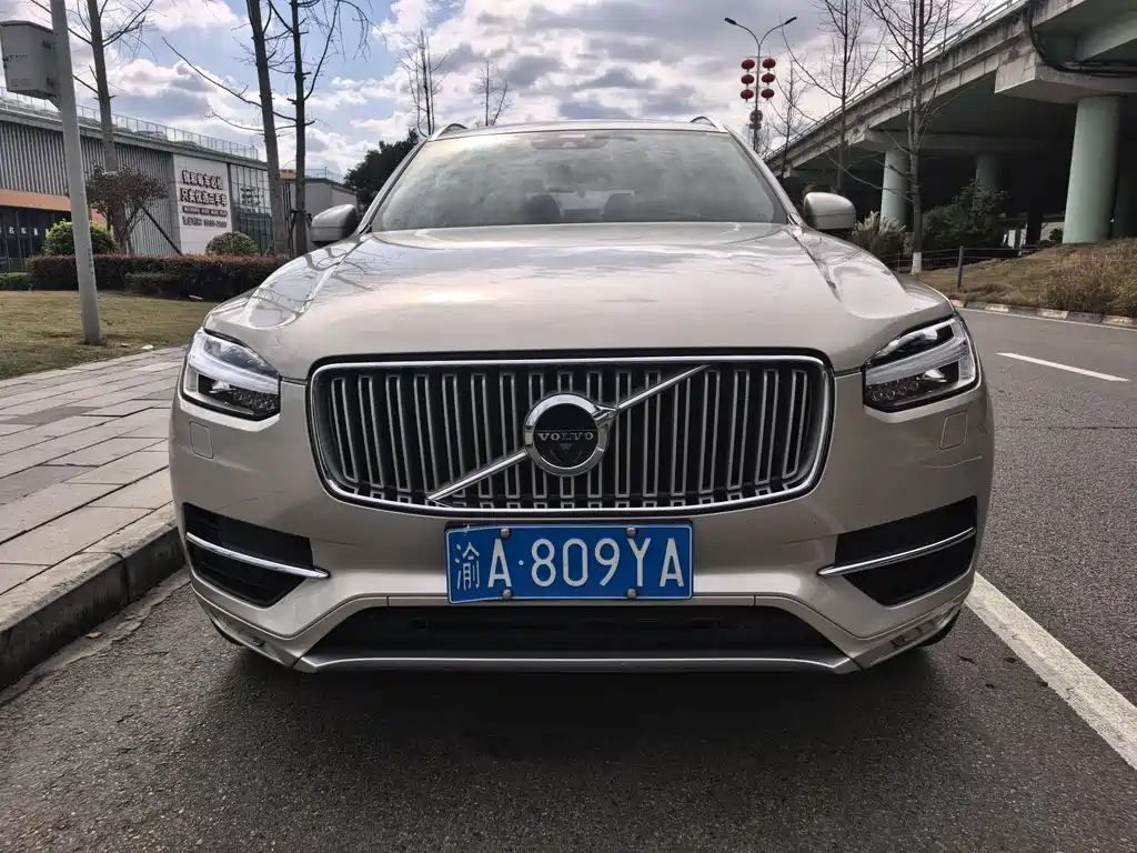 VOLVO XC90