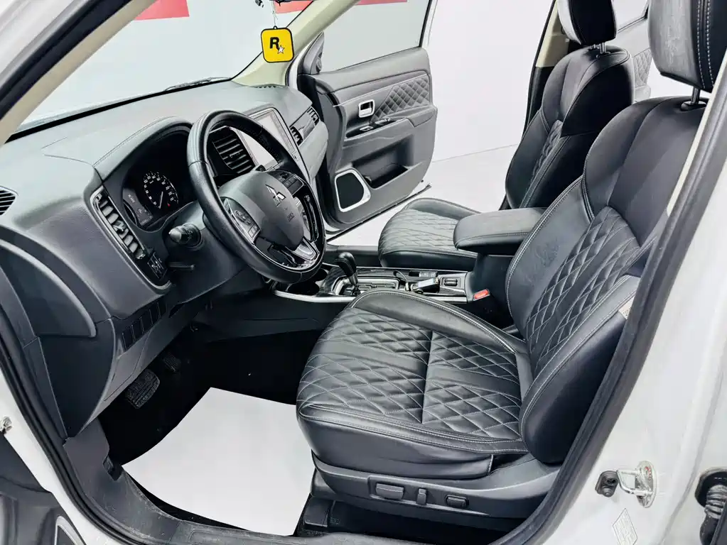 Mitsubishi Outlander — миниатюра 4