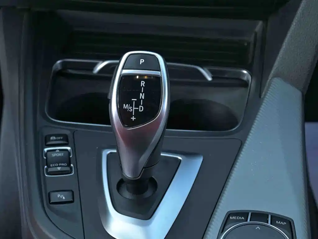 BMW 3 Series — миниатюра 11