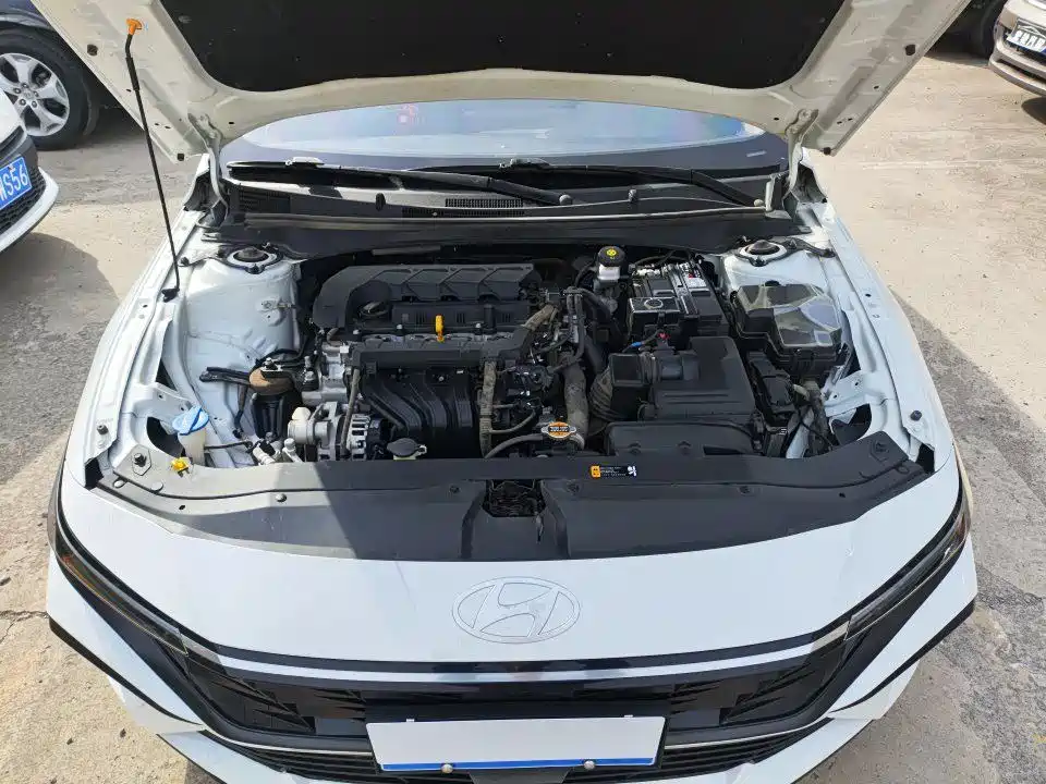 Hyundai Elantra — миниатюра 9