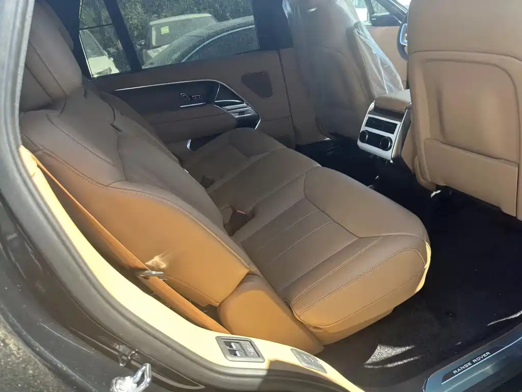 Land Rover Range Rover 2026 3.0 L6 400PS SE