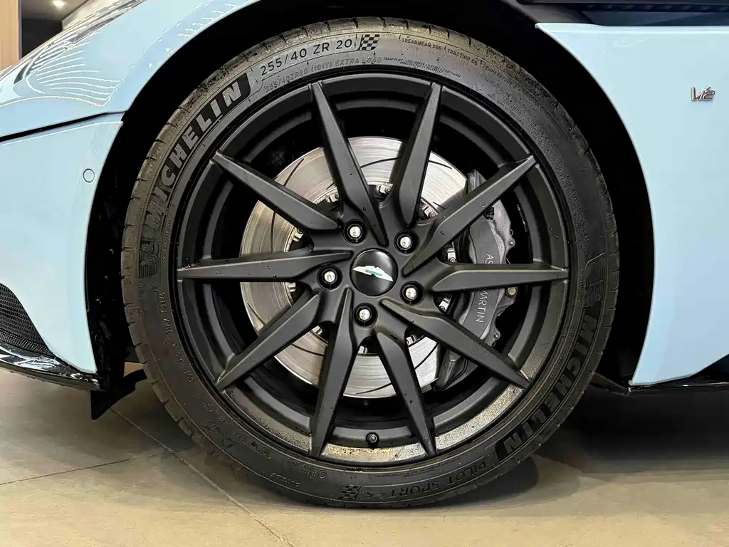 ASTON MARTIN DB11