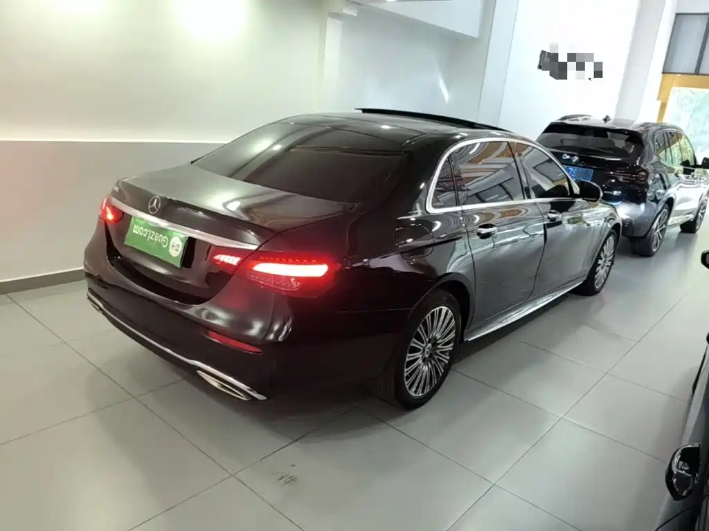 Mercedes-Benz E-Class — миниатюра 7