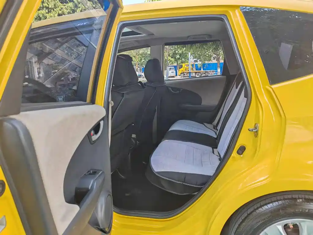 Honda Fit — миниатюра 9