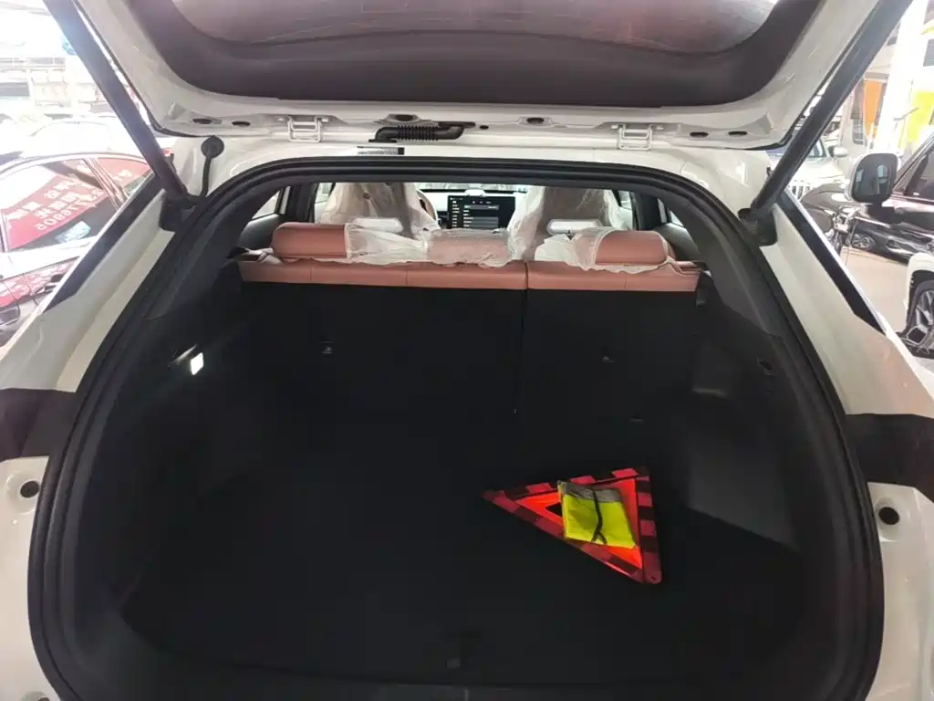 Changan UNI-Z New Energy — миниатюра 19