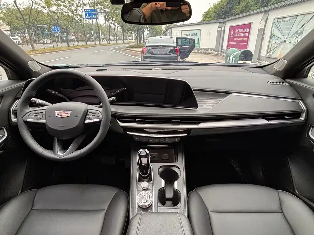 Cadillac XT4 — миниатюра 7