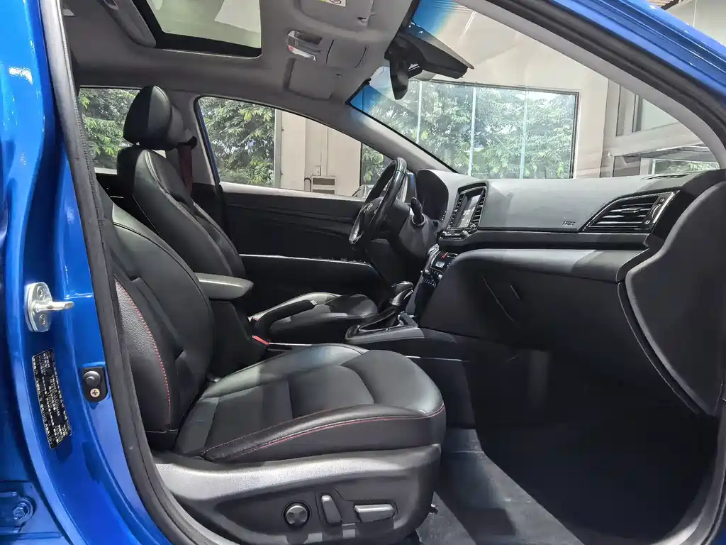 Hyundai Elantra — миниатюра 19