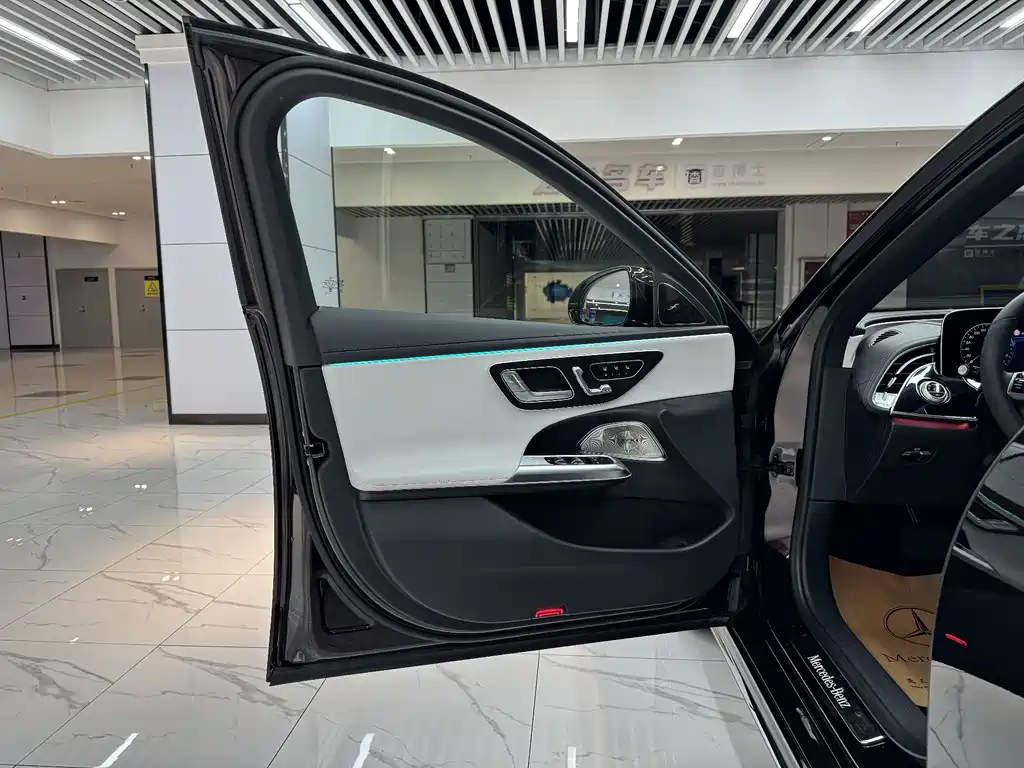 Mercedes-Benz E-Class — миниатюра 8