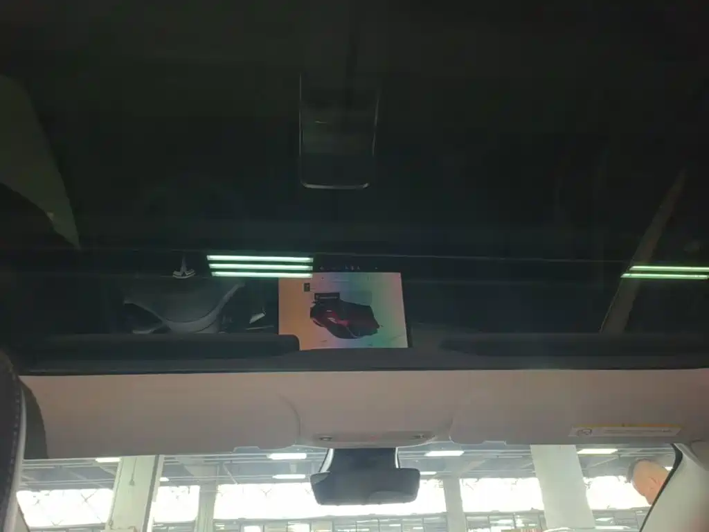 Tesla Model 3 — миниатюра 18