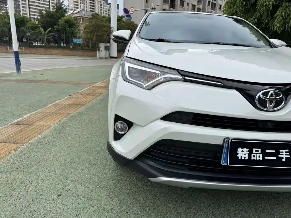Toyota RAV4 — миниатюра 6