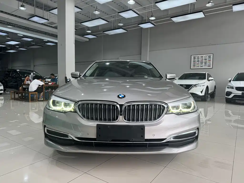 BMW 5 Series — миниатюра 2