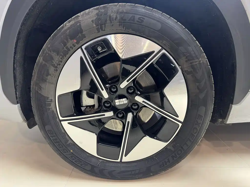 GEELY GALAXY GALAXY E5