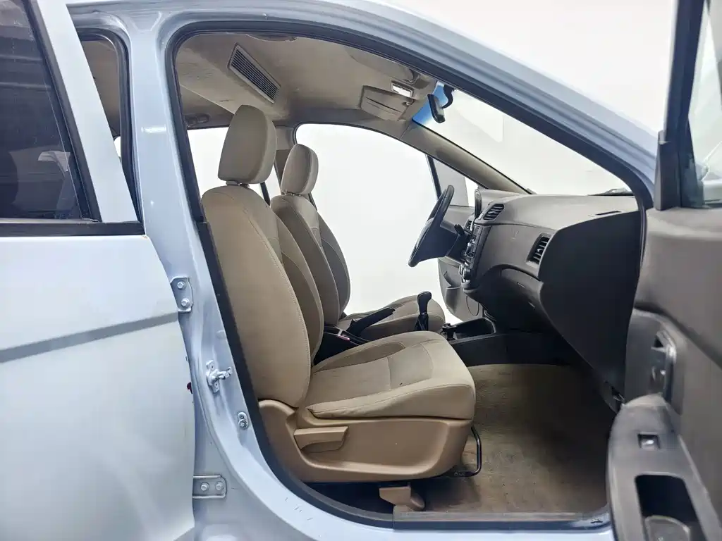 Wuling Hongguang — миниатюра 14