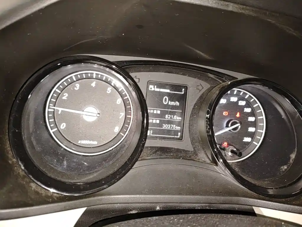 Wuling Hongguang PLUS — миниатюра 12