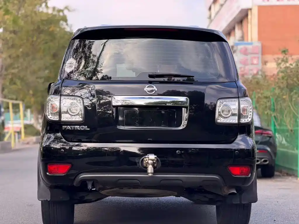 Nissan Patrol — миниатюра 8