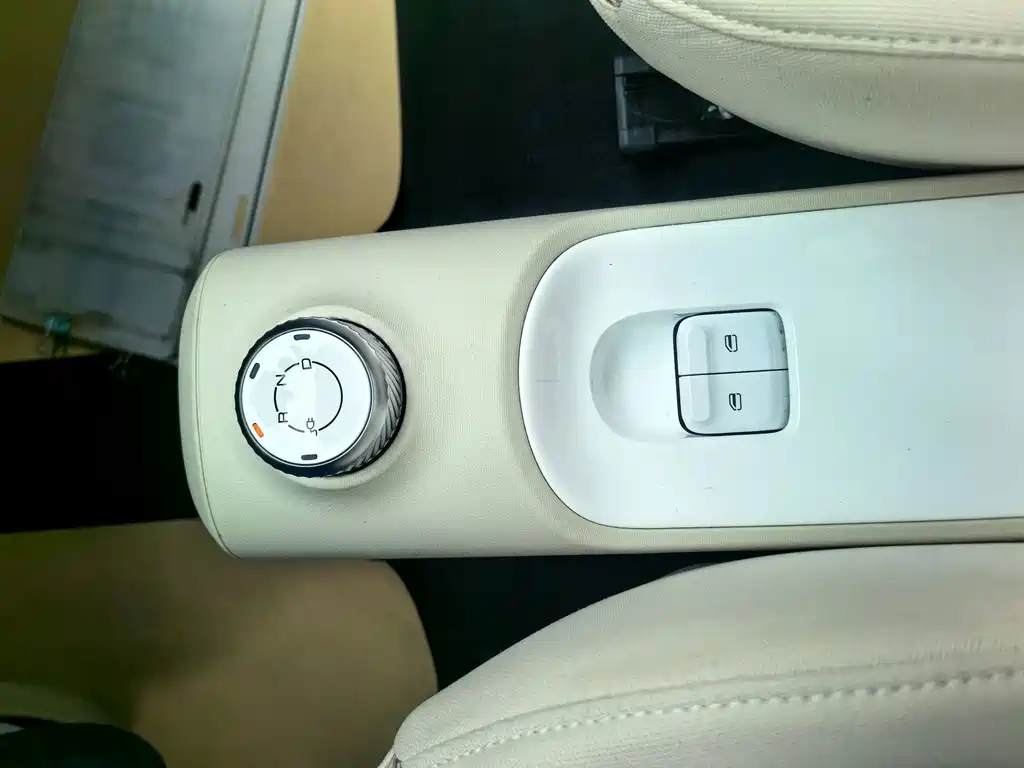 Wuling MINIEV — миниатюра 9