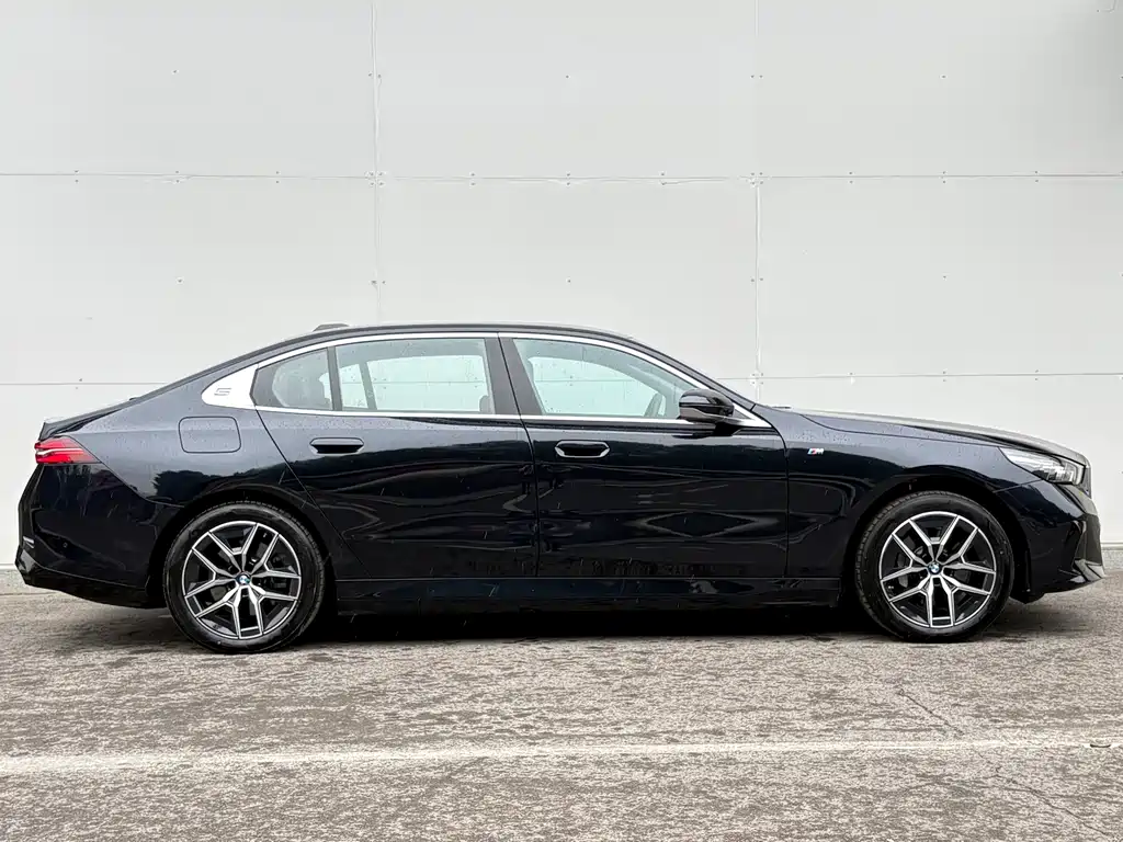 BMW i5 — миниатюра 5