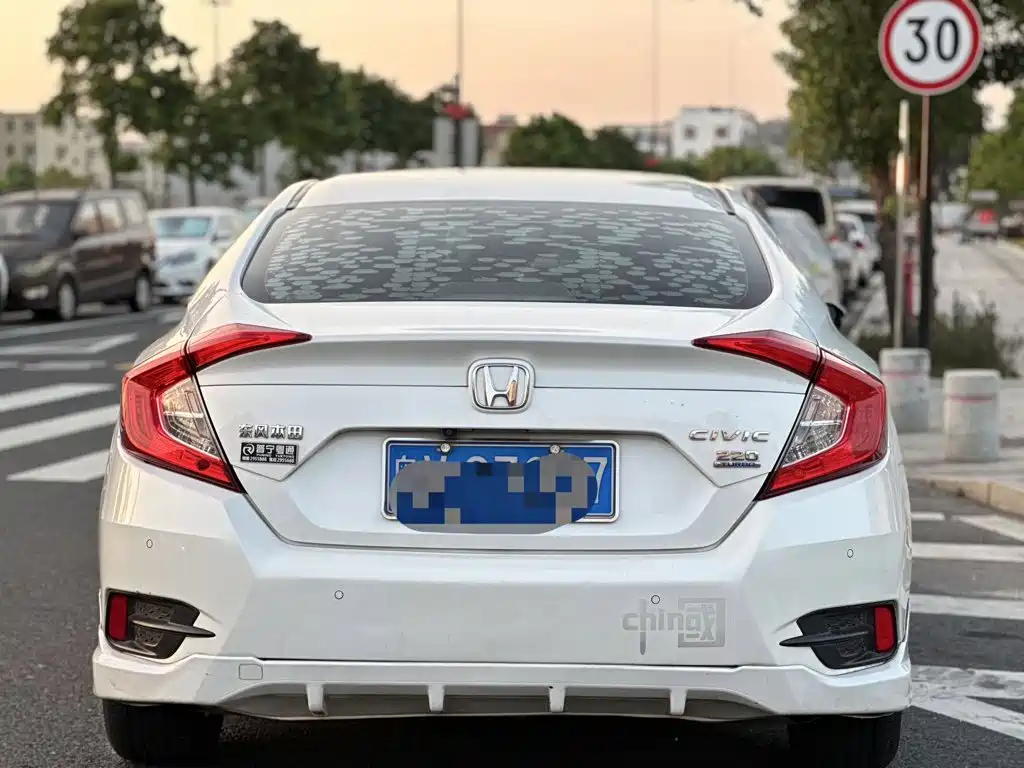 Honda Civic — миниатюра 8