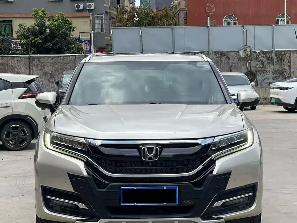 HONDA UR V