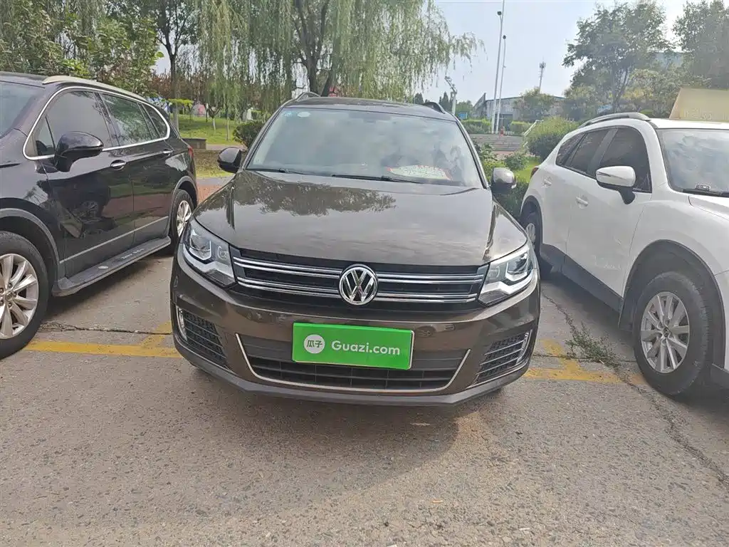 VOLKSWAGEN TIGUAN