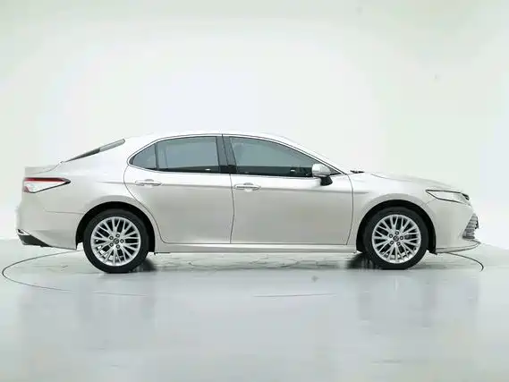 Toyota Camry — миниатюра 5