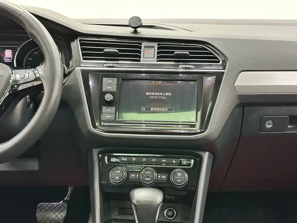 Volkswagen Tiguan L — миниатюра 18