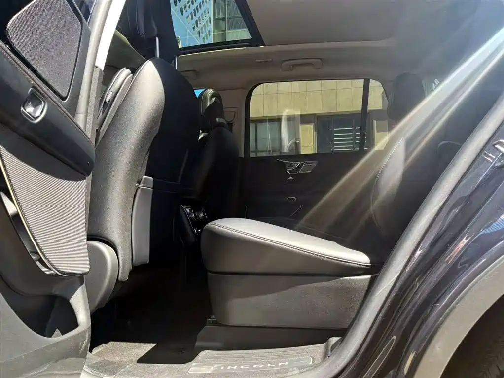 Lincoln Aviator 2023 3.0T V6 Premium мест