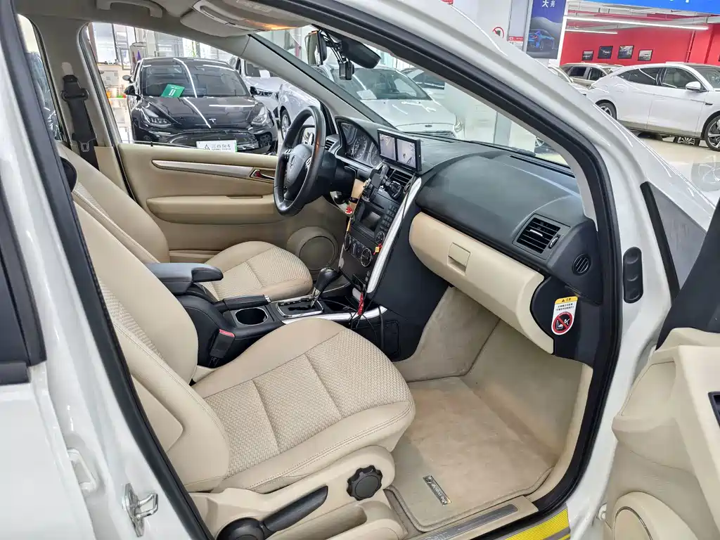 Mercedes-Benz A-Class (Import) — миниатюра 8