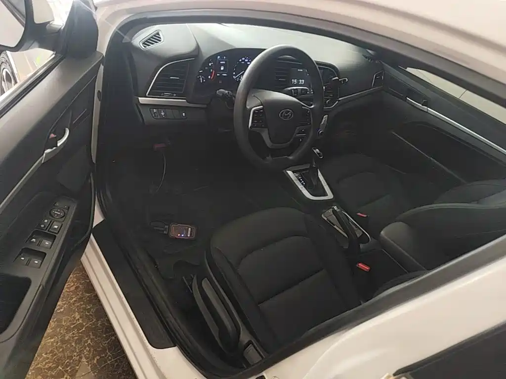 Hyundai Elantra — миниатюра 16