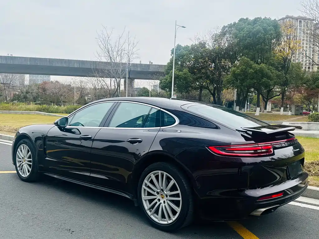 PORSCHE PANAMERA