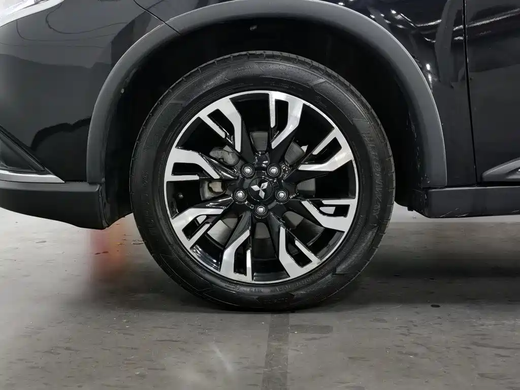 Mitsubishi Outlander — миниатюра 17