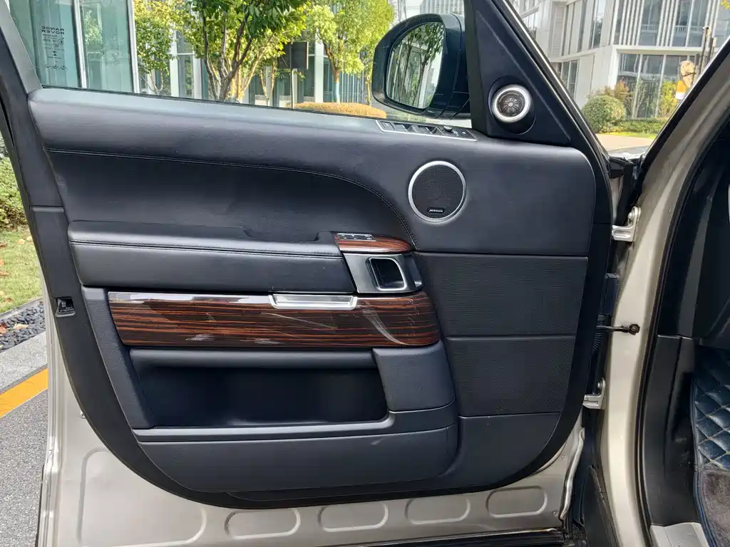 Land Rover Range Rover — миниатюра 23