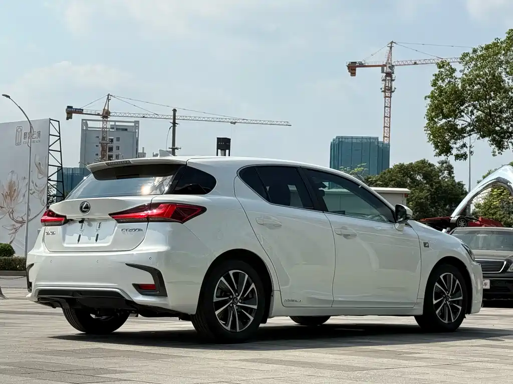 Lexus CT — миниатюра 6