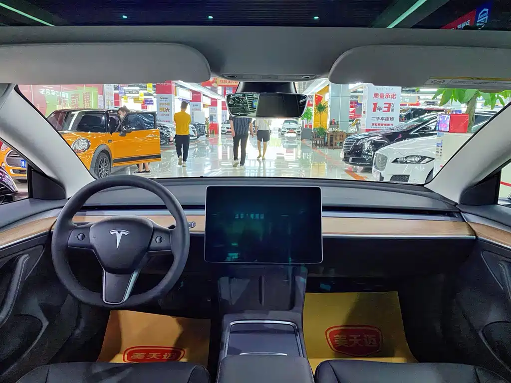 Tesla Model 3 — миниатюра 9