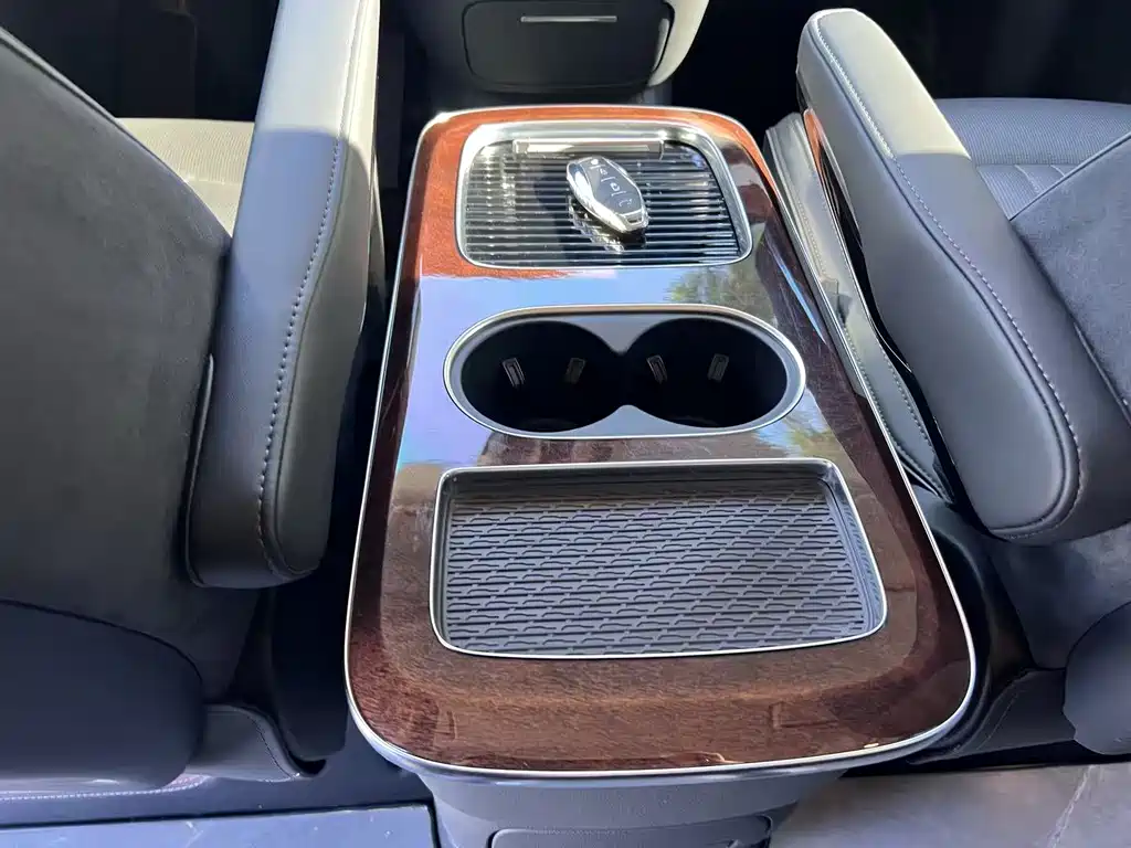 Hongqi Hongqi HQ9 PHEV — миниатюра 15
