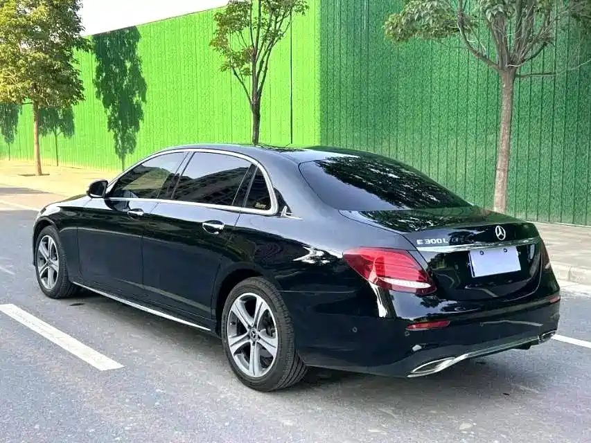 Mercedes-Benz E-Class — миниатюра 4