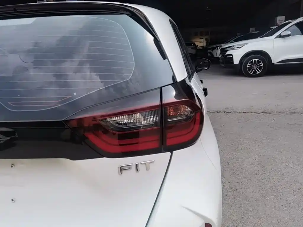Honda Fit — миниатюра 8